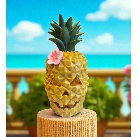 2021 Hyde and Eek Halloween Light Up Pineapple + Strawberry  New Tiki Hawaiian Yellow Pineapple Skull Halloween Spooky Light Up Table Light main image 2